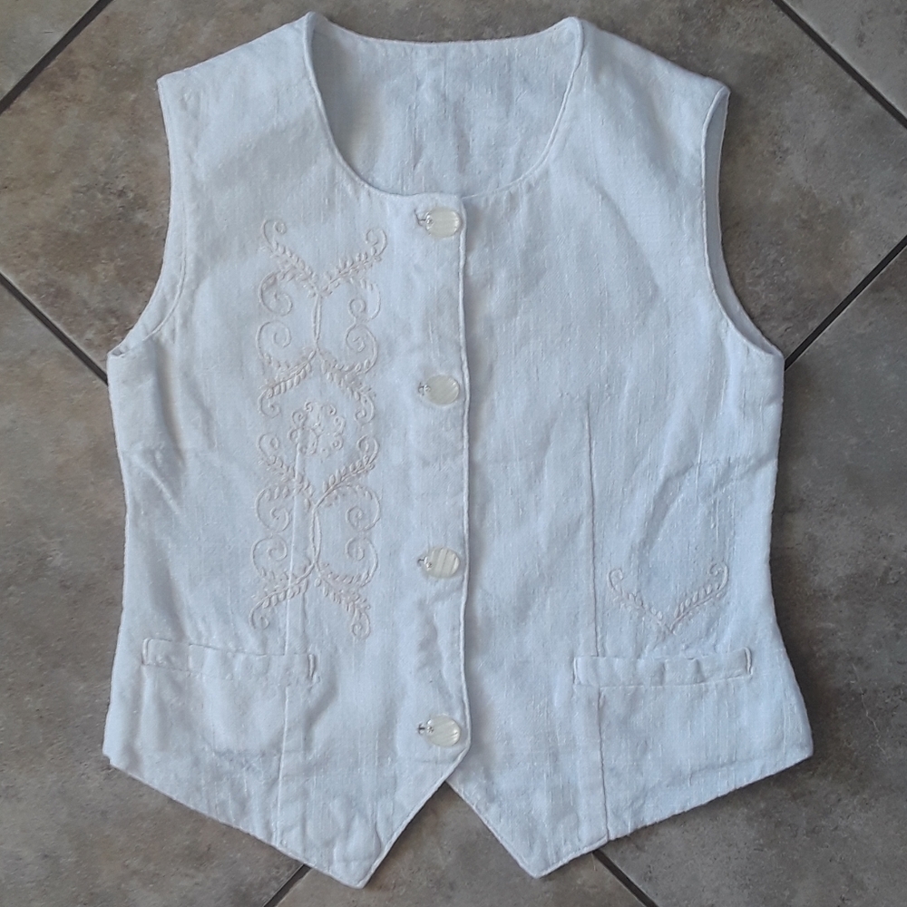 Vintage Elegant Embroidery Vest. Size: S/M.